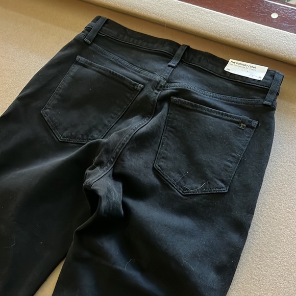 JOES JEANS- NWT The Runway Luna
High Rise Cigarette 32" Inseam -
Size 26 - Picture 10 of 11